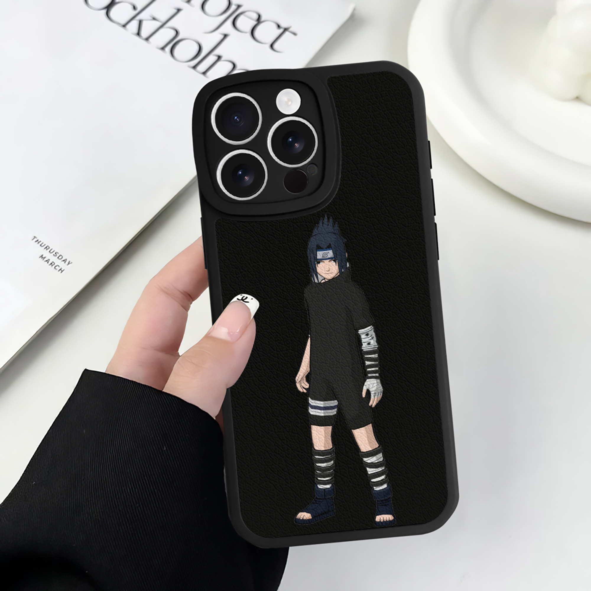 （画像用） NARUTO -ナルト- うちは サスケ Uchiha Sasuke 【iPhone 16シリーズ対応】シリコンスマホケース（レザー調） 材質：シリコン